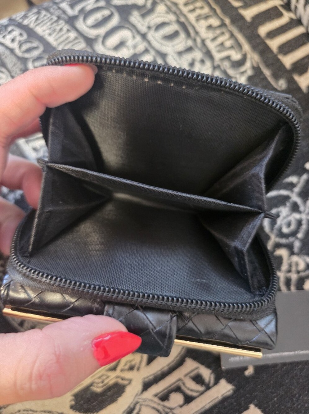 Black Compact Trifold Wallet with ID Window - Picture 4 of 4